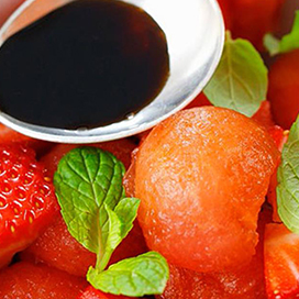 Vinegar to keep strawberries and berries fresh and fight germs