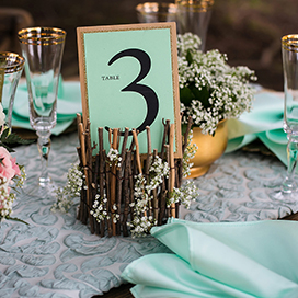 Tips to achieve a mint green wedding theme
