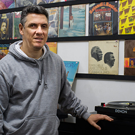 This blind record shop owner can recognize every item of his collection!