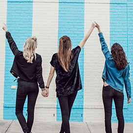 Who is better at maintaining friendships, men or women?