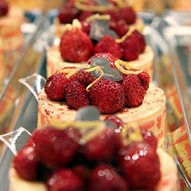 Opening of a pastry shop inside the largest bank in Italy!