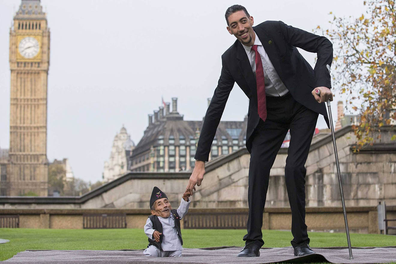 World�s Tallest Man Meets World�s Shortest Man